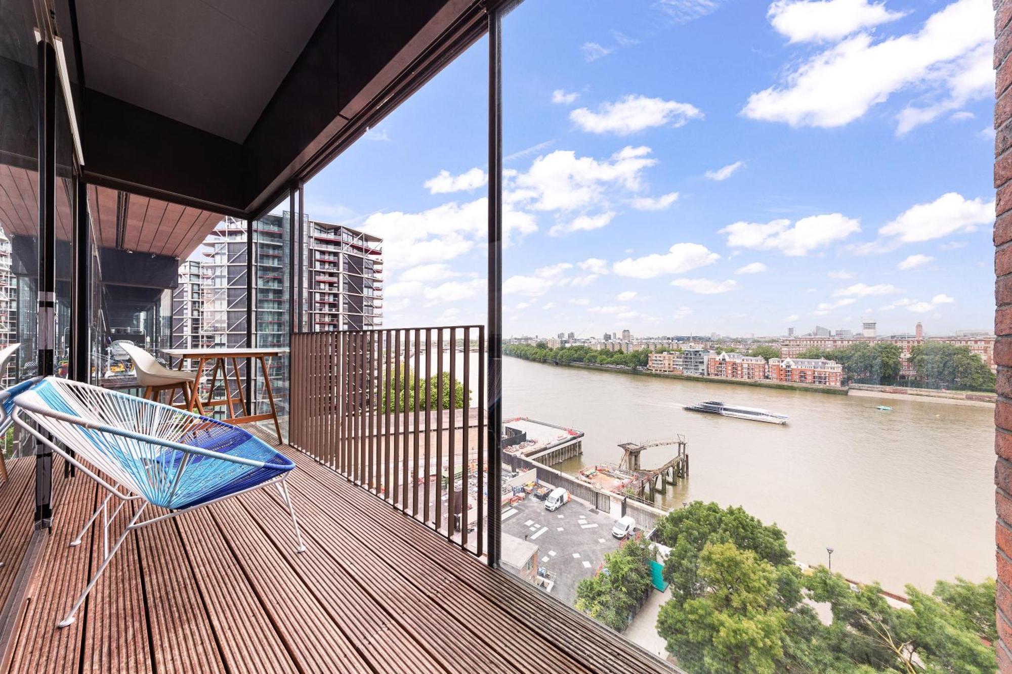 Apartahotel River Panorama 2 Bedroom New Development Londres