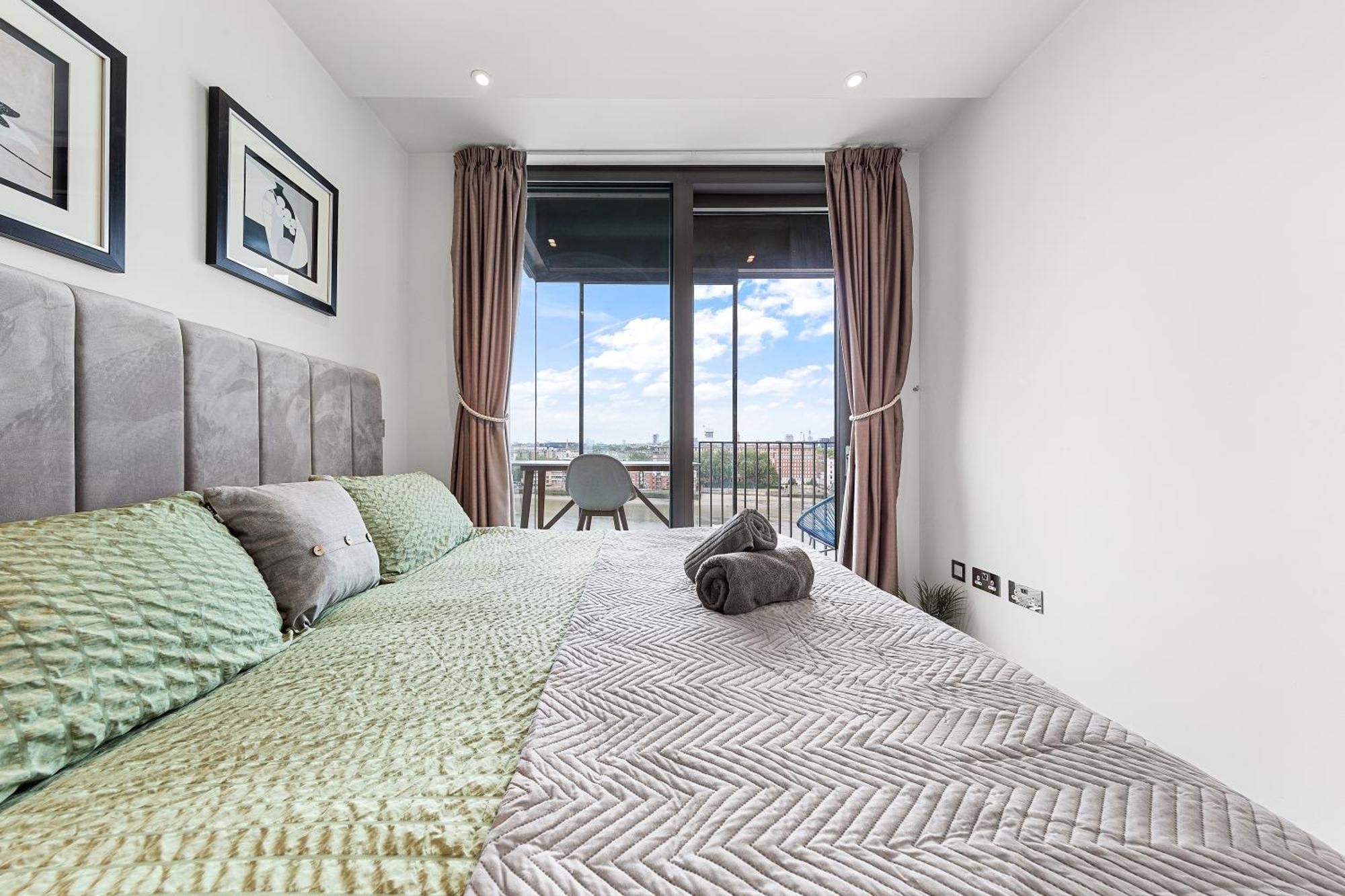 Apartahotel River Panorama 2 Bedroom New Development Londres