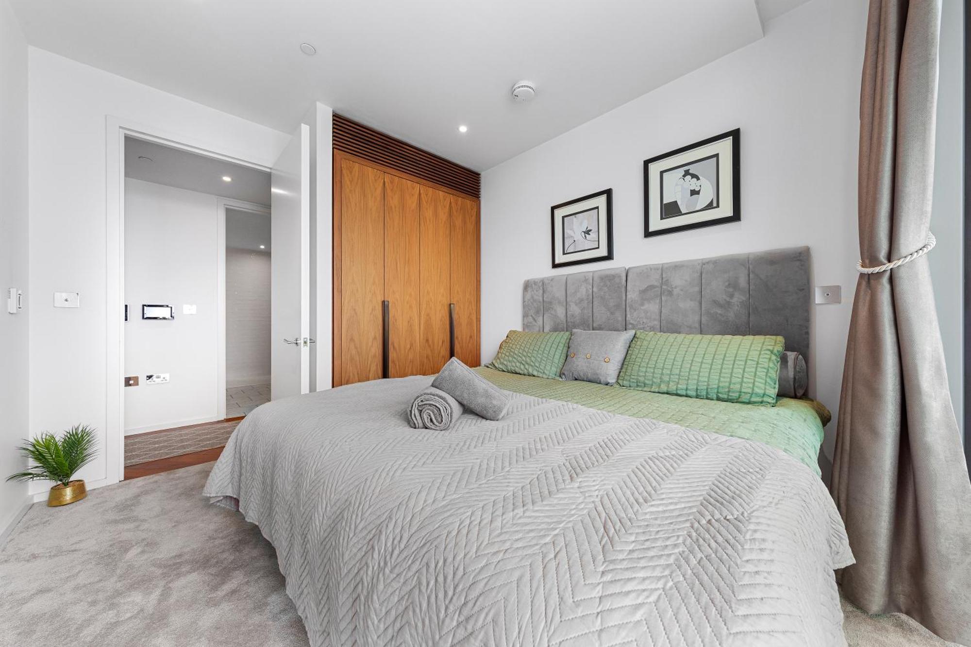 River Panorama 2 Bedroom New Development Apartahotel Londres